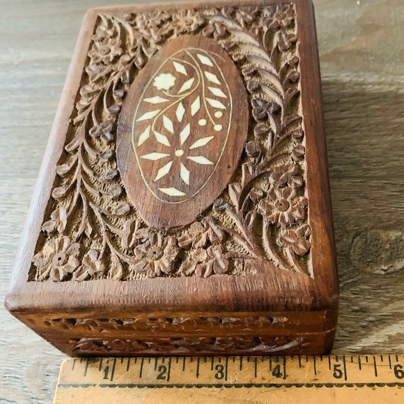 Vintage Hand Carved Wooden And Inlaid Trinket Box From India - Picture 4 of 9
